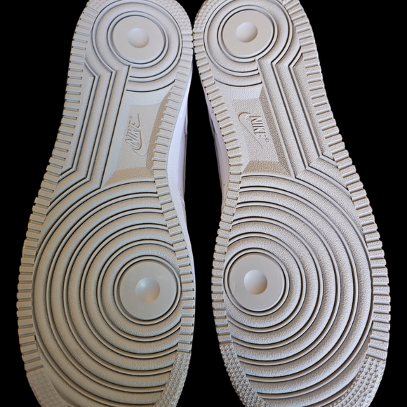 NWB MEN'S NIKE AIR FORCE 1- size 11.5, White/ silver - Picture 7 of 9